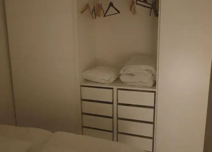 Nice, Cozy Apartment- Close To Everything Lägenhet